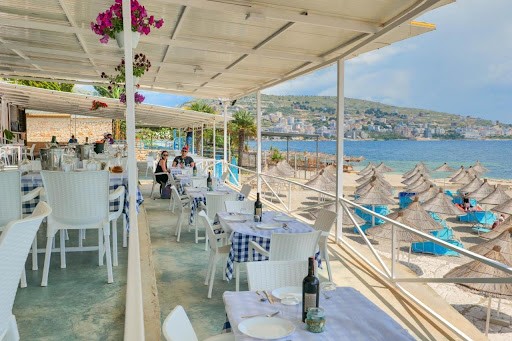 Ikin vendasit, vijne turistet low cost, ulet me 20 per qind konsumi ne restorante